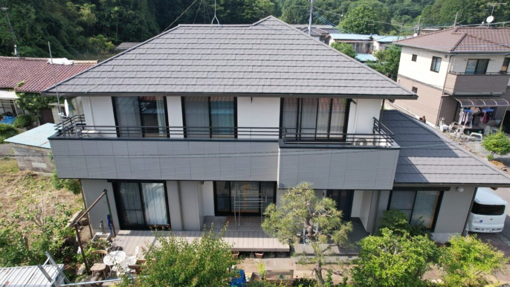 株式会社十文字　外壁を無機ハイブリッドチタンガードで塗装 屋根をセネターでカバー工法をした完成後写真