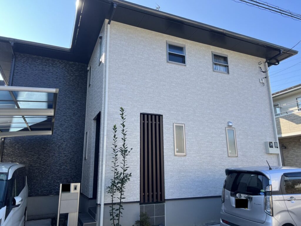 株式会社十文字
施工事例
宇都宮市上戸祭町・K様
屋根塗装・外壁塗装
完成後の全景写真
クリヤー