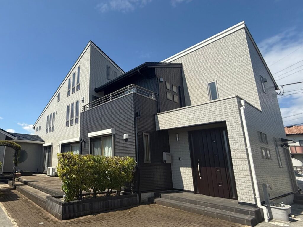 無機ハイブリッドチタンガードで施工した住宅の外観写真(その2)。