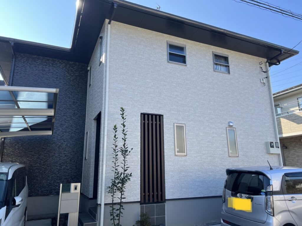 無機ハイブリッドチタンガードで施工した住宅の外観写真(その1)。