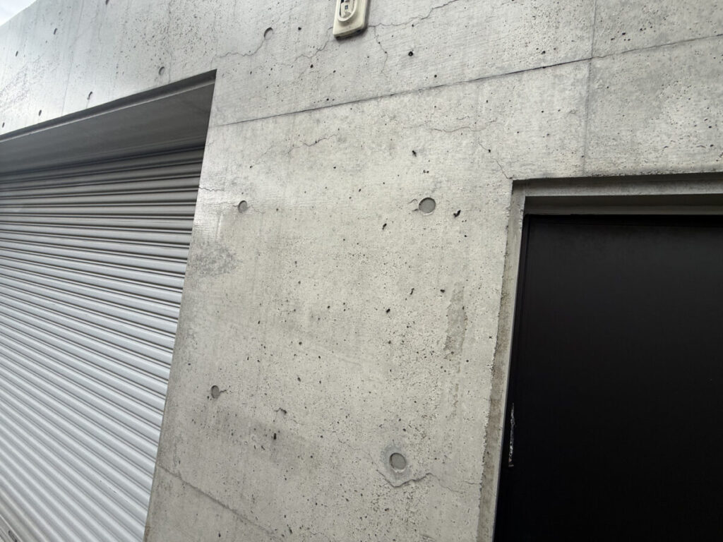 宇都宮市平松本町A様邸の外壁。無機ハイブリッドチタンガードのクリヤー塗装から3年後も色あせやチョーキングが見られない状態